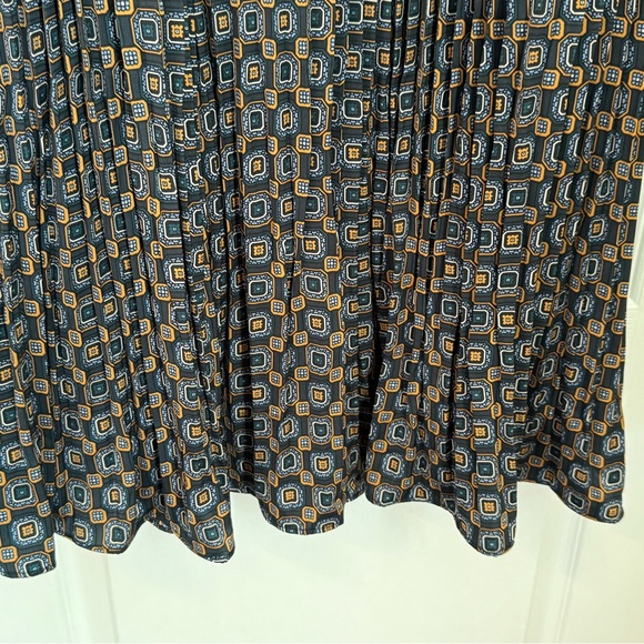 BANANA REPUBLIC MAXI SKIRT. OCTAGON PATTERN. LINED, SOFT, PLEATED SKIRT. NWT - Picture 7 of 15